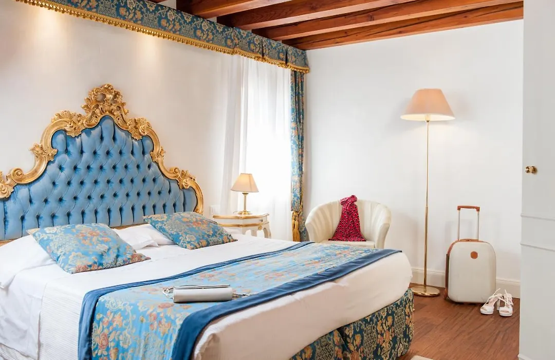 Master Venice Apartments-1