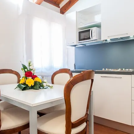 Master Venice Apartments-3