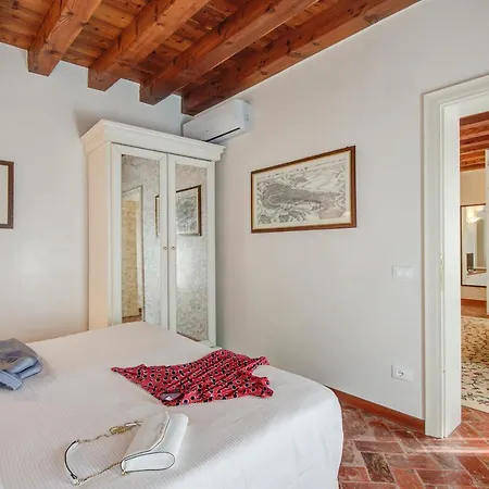 Master Venice Apartments-3