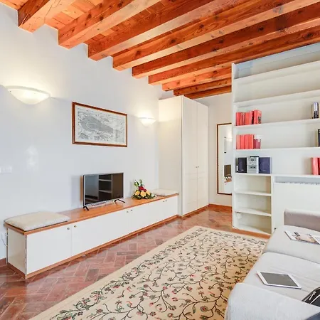 Master Venice Apartments-2